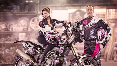 Motociclist din Dakar, sponsorizat de o casă de filme XXX