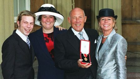 Război total între frați pentru averea de 24.000.000 de euro a marelui campion