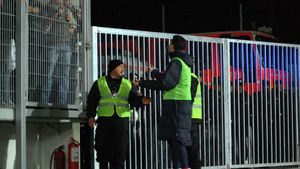 FOTO** Meciul cu Petrolul a mai făcut o "victimă" printre steliști! Imaginile care n-au fost surprinse de camerele video