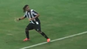 Toți se întreabă de ce a reacționat așa! VIDEO - Ronaldinho a vrut să fie "spiritual", dar a dat-o în bară rău: cum și-a bătut joc de fanii adverși