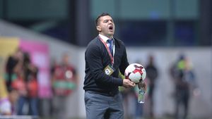 "Mi-ar plăcea să am jucători care intră cu 2-0, 3-0 la pauză...". Contra e nemulțumit de condițiile de la Craiova: "Orice antrenor ar spune la fel"