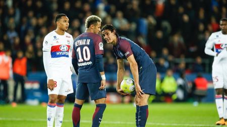Scenariu nebun la PSG! Șeicii au încercat să-l "cumpere" pe Cavani cu un milion de euro după scandalul cu Neymar. Răspunsul lui "El Matador" 