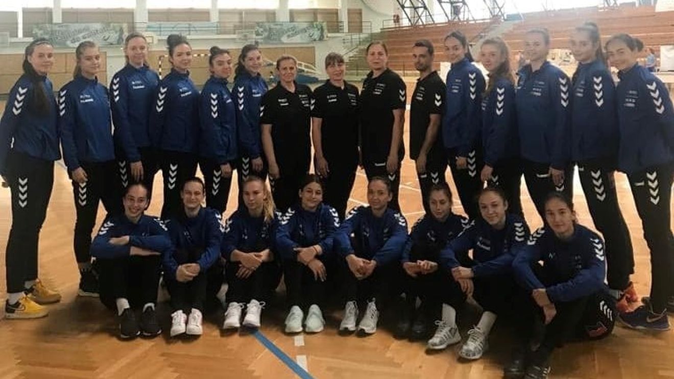 Lotul naționalei de handbal pentru Festivalul Olimpic al Tineretului European de la Baku. La ultima ediție, România a câștigat medalia de argint