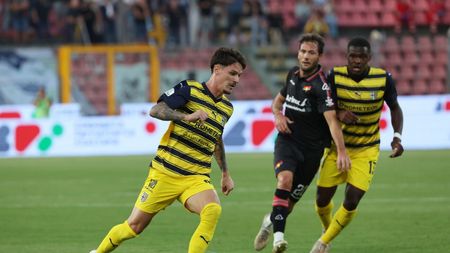 Parma i-a interzis lui Dennis Man transferul la AC Milan sau la AS Roma. Decizia luată de club