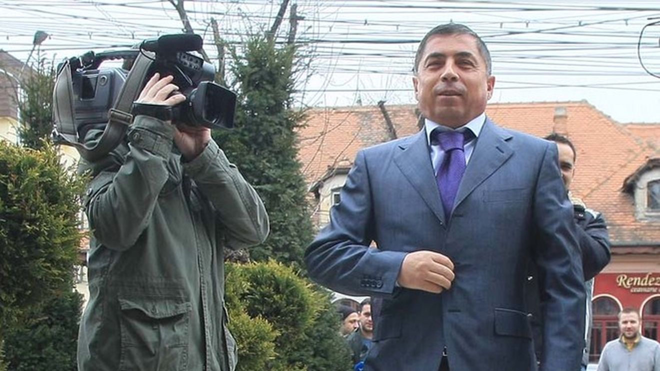 "Turcu e trompeta lui Dinamo!"/ **"Sichitiu e impotent!"