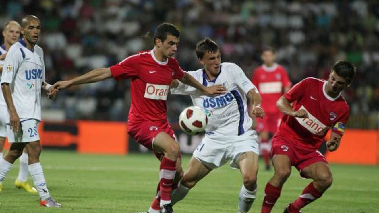 "Trocul" care a stins ultimul scandal din Liga 1**: Dinamo a luat un fotbalist care a jucat lângă Rui Costa!