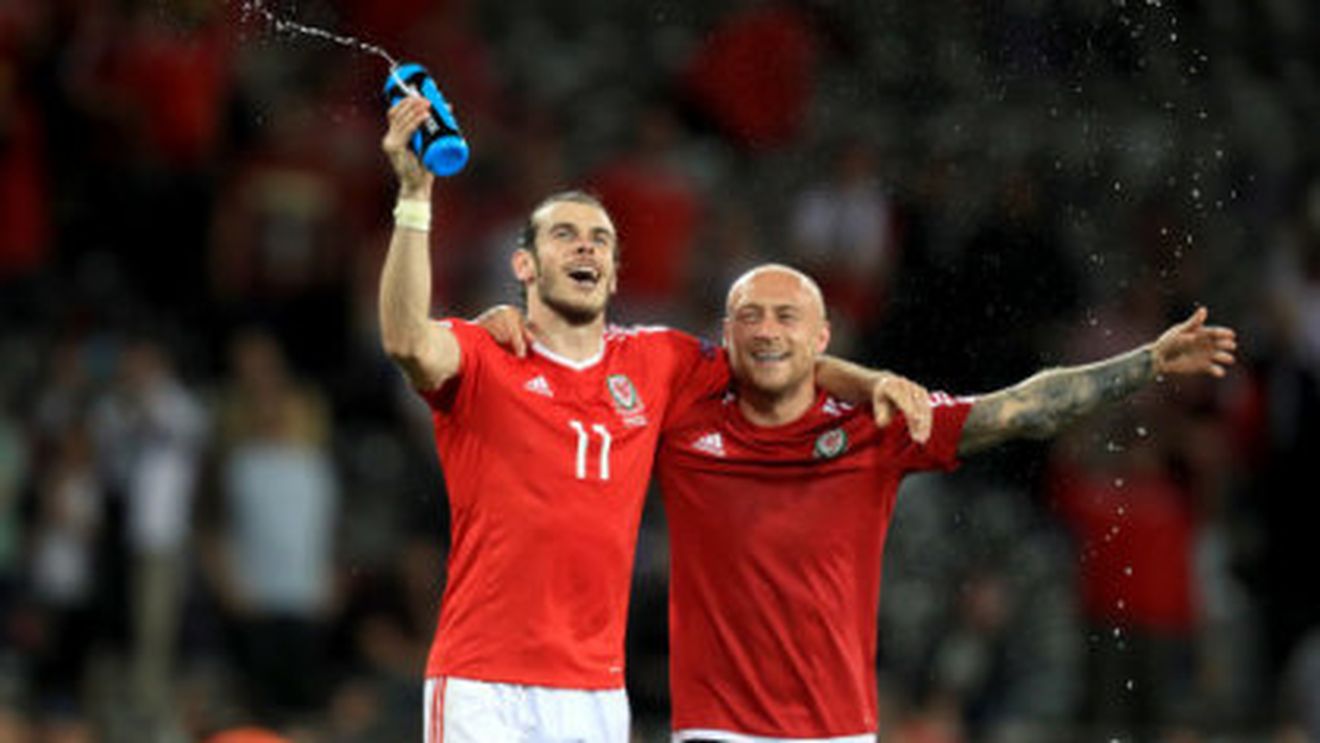 "Țepe" în valoare de 400.000 de lire! Fotbalistul galez a împrumutat bani de la colegi, dar "a uitat" să-i mai returneze. Care e explicația sa