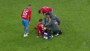 Probleme pentru FCSB! Pintilii s-a accidentat și a fost schimbat, iar înlocuitorul său s-a "rupt" după 18 minute