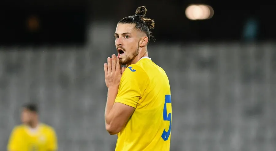 19 meciuri a bifat Radu Drăgușin pentru Genoa în acest sezon de Serie B. 18 ca titular, iar într-un singur meci a intrat din postura de rezervă