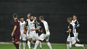 ACS Poli - Viitorul 1-2. Echipa lui Hagi ajunge la un punct în spatele Astrei. Hațegan a acordat oaspeților un penalty inexistent