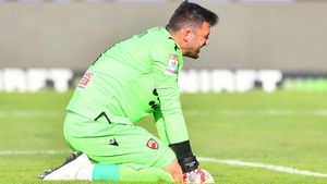 Mesaj tăios pentru Cătălin Straton: „Acum 20 de ani, nu ieşea pe stradă!" + Ce încurajări a primit de la fostul rapidist Cristi Dulca