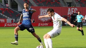 Starul echipei din Superliga, aflat pe lista lui Dinamo de transferuri, a cerut să fie lăsat liber de contract. Patronul a luat decizia: „A zis că pleacă în Kazahstan. Sper să nu-mi facă vreo fază”