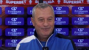 Reacția lui Mircea Rednic după ce a alergat spre fani ca în vremurile bune: „Mi-a fost greu să îi salut!”