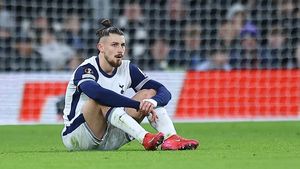 Veste îngrijorătoare pentru Radu Drăguşin. Injecție de capital pentru transferuri fabuloase, după ce Tottenham va fi preluată de noii acționari cu peste 4.000.000.000 de euro