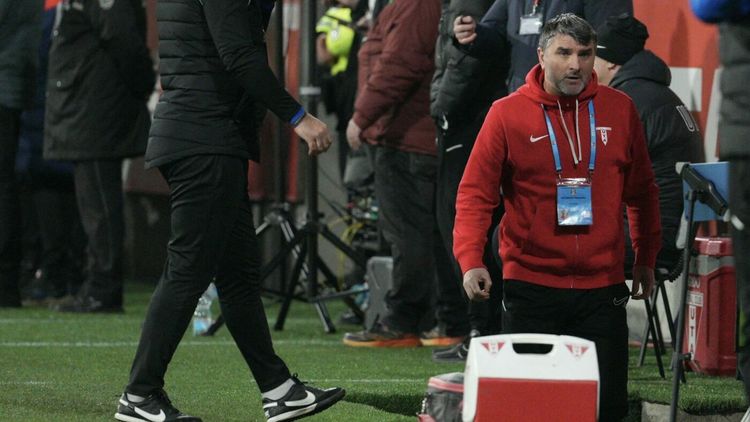 DECLARAȚII Adrian Mihalcea face apel la suporteri înainte de UTA  – Botoșani: „Din regi am ajuns sclavi, dar cu 9 puncte suntem în play-off”