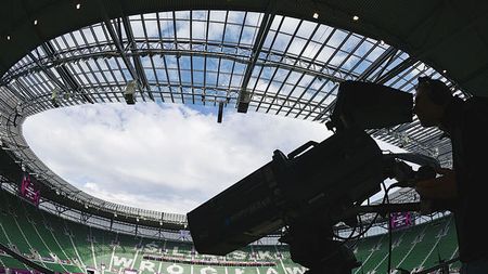 Guvernul ar putea garanta pentru TVR! Postul național vrea cu orice preț să transmită UCL după ce sezonul trecut a suferit pierderi de 37 de milioane de â‚¬