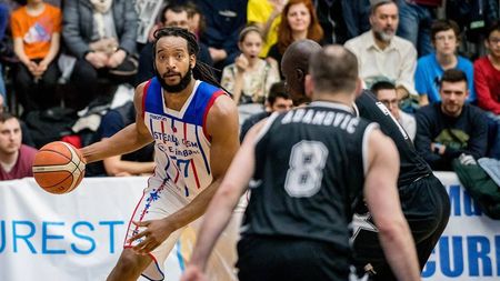 Așa primește capitala prima finală a Ligii Naționale de baschet masculin, după 12 ani: Fanzone în fața sălii "Mihai Viteazul", înainte de meciul trei al seriei cu U-BT Cluj