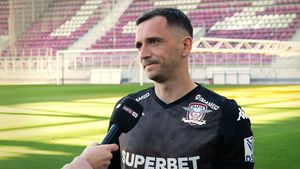 Cu cine a ținut, din copilărie, Dinu Moldovan? Ați ghicit: cu noua lui echipă, Rapid București!