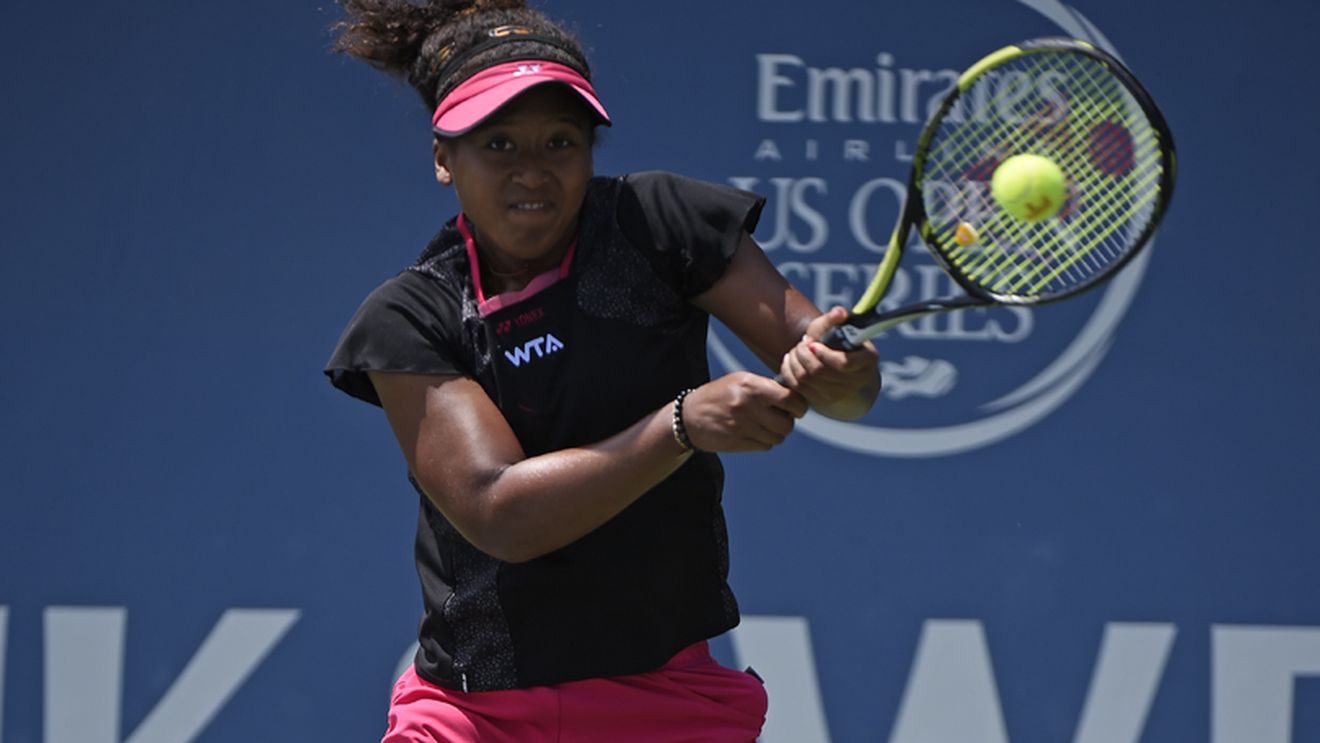 Osaka din Osaka, vedeta zilei la Stanford. Are un pachet complet: fizic, a bătut-o pe Stosur și se ține de glume în fața presei. "Toți copiii născuți aici poartă acest nume. Și nu, nu este cea mai importantă victorie a carierei"