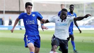 Prima reacție a familiei lui Alex Pașcanu, românul de la Leicester! Mesajul transmis de fundaș mamei sale