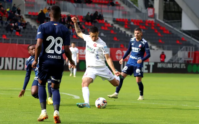 🚨 Hermannstadt – FC Botoșani 1-1, în a 5-a etapă a play-out-ului din Superliga. Sibienii egalează în 10 oameni! Neguț, gol de senzație direct din lovitură liberă