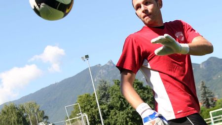 Dinamo îl sacrifică pe Bogdan Lobonț pentru Julio Cesar