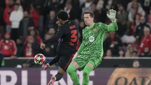 O fază care se vede la 50.000 de meciuri! Toată planeta a rămas şocată: Szczesny şi Balde s-au ciocnit ca în cascadorii râsului şi Barcelona a luat un gol nemaivăzut cu Benfica