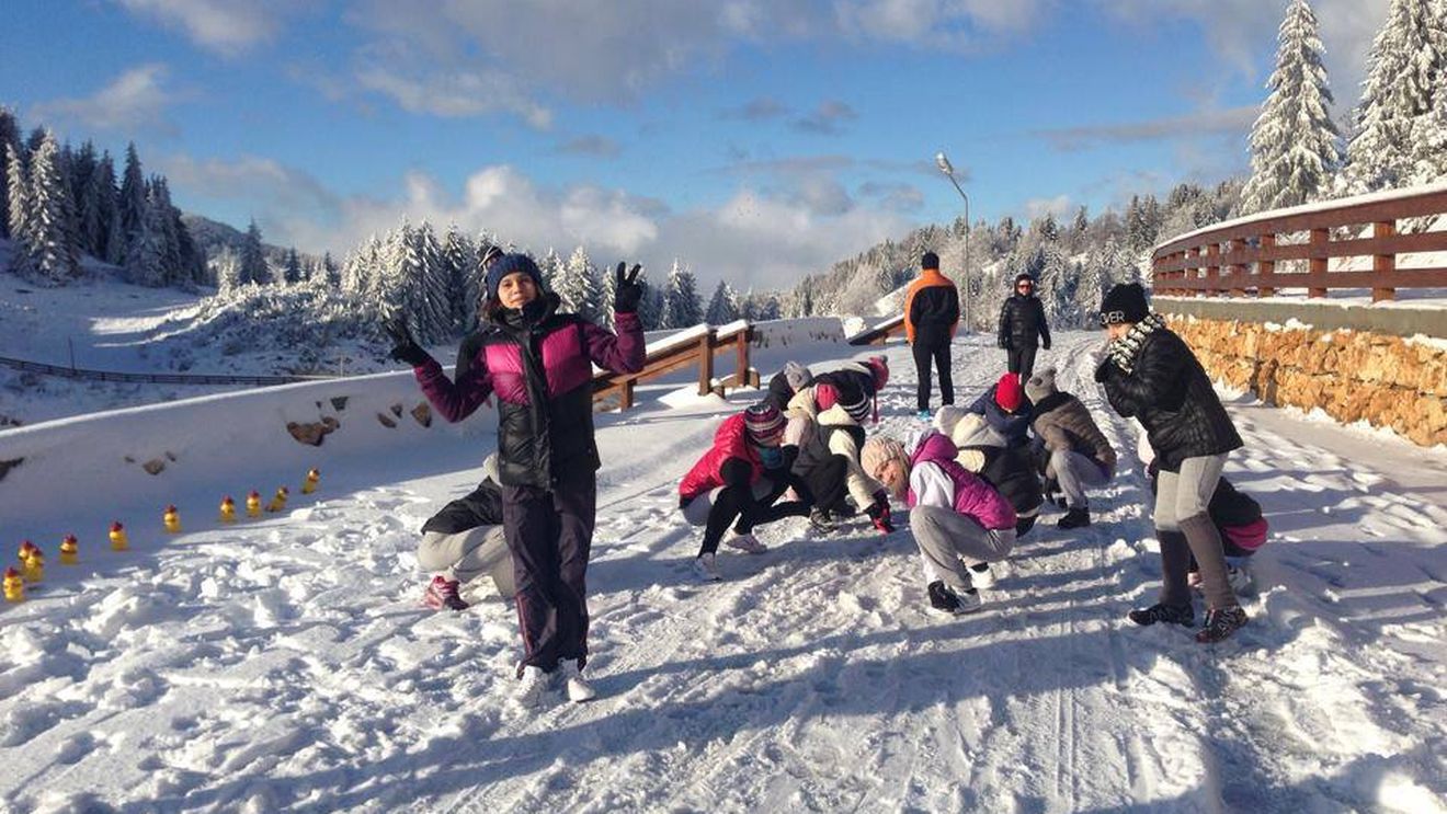 FOTO | Refacere după un an solicitant. Cum se distrează la munte elevele lui Bellu și Bitang