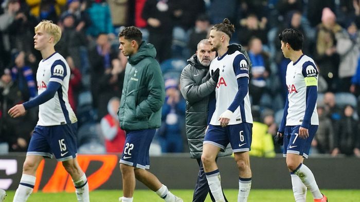 Legenda Barcelonei, şanse mari să fie noul antrenor al lui Radu Drăguşin. Demiterea lui Ange Postecoglou e iminentă la Tottenham Hotspur