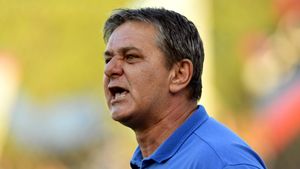 Ziua în care Marius Lăcătuș a intrat în iad! „Eu mi-am luat pumni, el și-a luat șuturi! Ne loveau, ne scuipau”