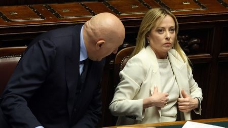 Omul care l-a adus pe Chivu la Inter e pe lista scurtă pentru postul rămas liber după ce s-a implicat Giorgia Meloni