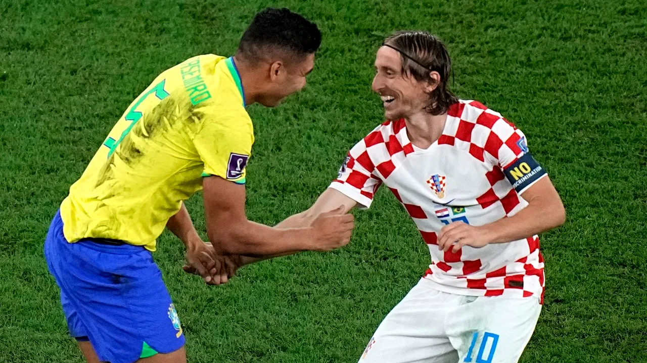 Scene emoționante cu Luka Modric și Casemiro, la pauza meciului dintre Croația și Brazilia! Ce au făcut cei doi foști colegi de la Real Madrid, ajunși în postura de adversari
