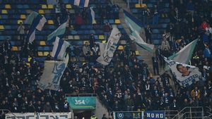 Moment inedit pe Arena Națională! Fostul antrenor al Universității Craiova a ajuns „lider de galerie” la meciul cu FCSB. Cum a fost surprins pe Arena Națională | SPECIAL