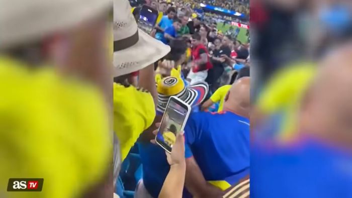 Urmează o suspendare record după bătaia generală dintre fotbaliștii Uruguayului și fanii Columbiei, de la sfârșitul semifinalei Copei America! Vedetele de la Barcelona, Liverpool sau Atletico Madrid și-au cărat pumni și picioare cu suporterii rivali, au lovit polițiștii și riscă o pedeapsă istorică