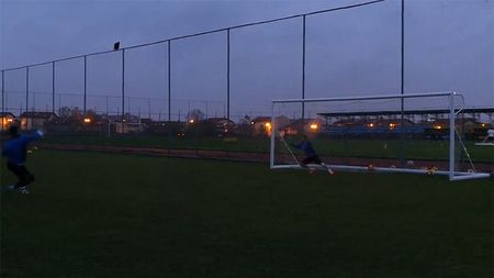 VIDEO | Hagi cu mânuși. Ianis a stat în poarta Viitorului și a încercat să apere lovituri de la 11 metri