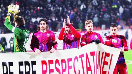 Un banner a declanșat războiul în Liga I!** Jucătorii se revoltă! "E ca pe vremea lui Ceaușescu!"