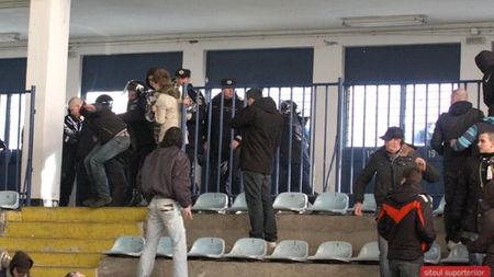 Suporterii Stelei au fost "gazați" în patinoarul Mihai Flamaropol!