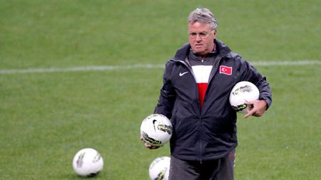 Eto'o și Roberto Carlos, sub comanda lui Guus Hiddink!** Olandezul e noul antrenor al lui Anji