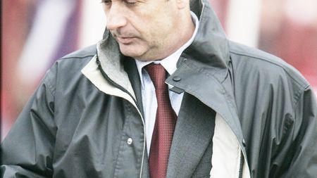 Acacio Casimiro l-ar putea înlocui pe Rednic la Rapid