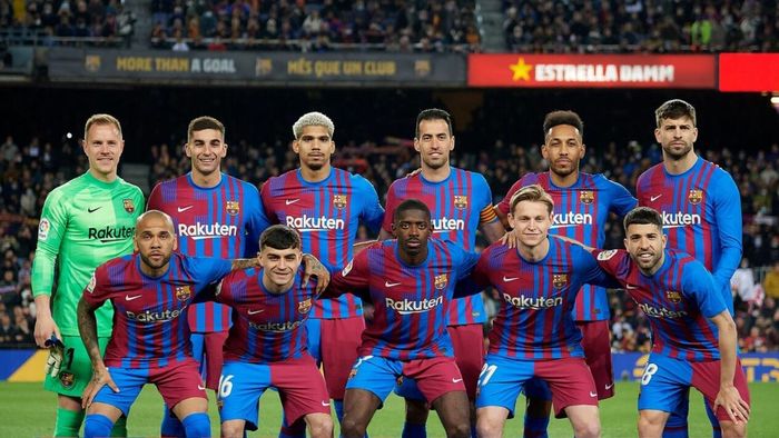 Surpriză pe Camp Nou! Frenkie de Jong, dorit pentru un transfer de Manchester United și Chelsea, a zburat de la Barcelona la Londra cu două zile înainte de închiderea perioadei de mercato!