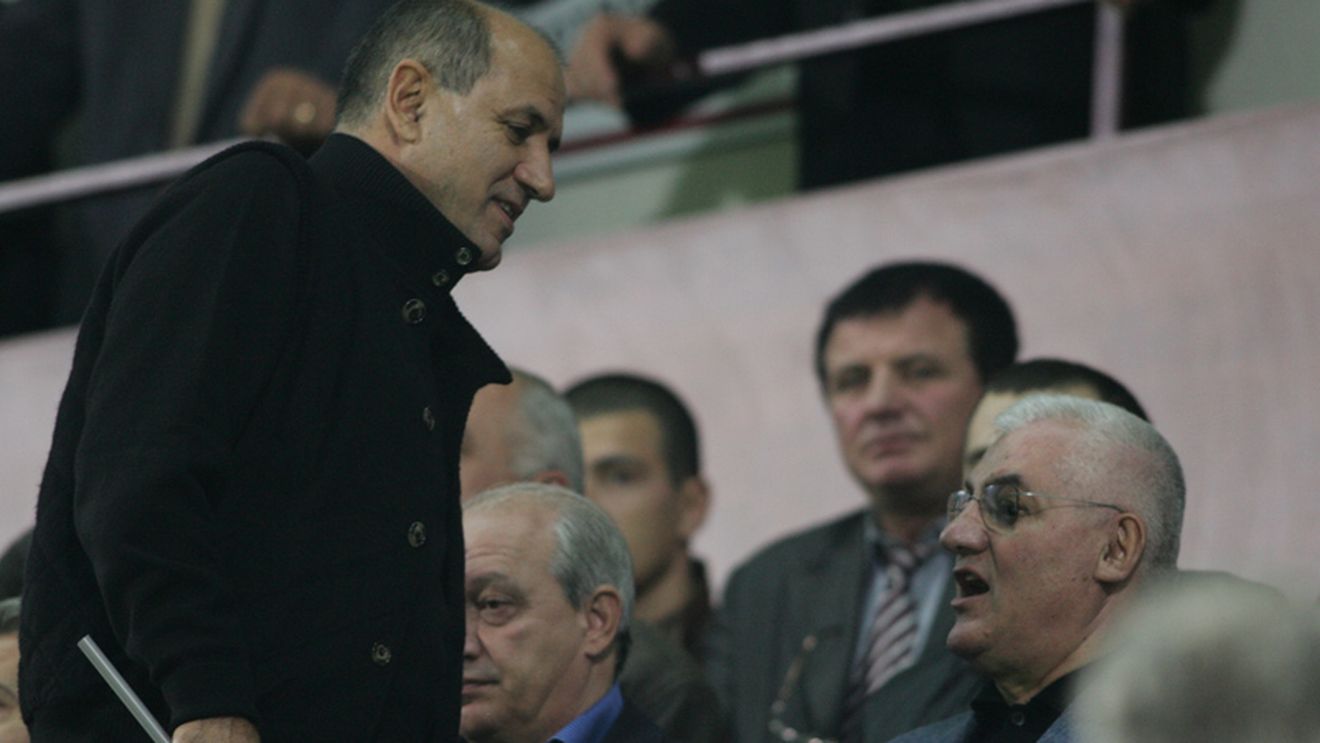 "Copos a investit mult și a luat, în schimb, înjurături gratis!"