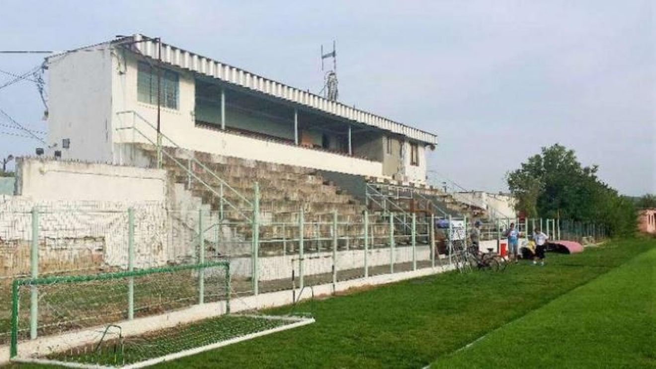 Decăderea fotbalului românesc | Clubul la care și-a făcut junioratul Boloni a scos baza sportivă la vânzare pe OLX. Reacția fostului internațional: "Situația oamenilor e și mai gravă"