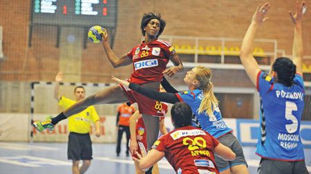 Gloria sau banii?!** Oltchim s-a redresat în Ligă, dar azi are cel mai dur meci. Ziua în care două 'galactice' își pot lua adio