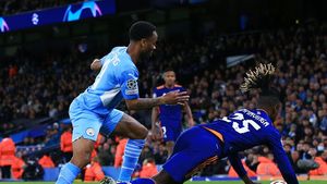 E oficial! Chelsea Londra a mai detonat o bombă pe piața transferurilor și l-a cumpărat pe starul Raheem Sterling de la Manchester City, cu 60 de milioane de euro!