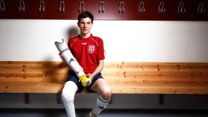 Lecția unui fotbalist de 22 de ani. Cum să lupți pentru ceea ce te face fericit. A fost primul jucător care a primit acceptul FIFA de a evolua cu proteză, dar cancerul l-a învins: "Fotbalul este cel mai frumos lucru de pe pământ"