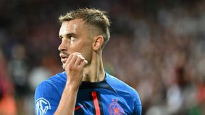 Gigi Becali, dat de gol chiar de prietenul său în pline tratative pentru transferul lui Darius Olaru! Ce strategie aplică patronul de la FCSB: „Îl amețește”