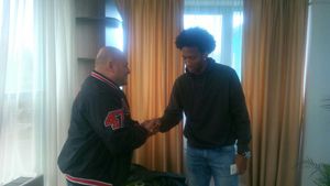 FOTO | S-au împăcat. Wellington a acceptat scuzele fanului rapidist care a aruncat o coajă de banană spre el: "Am făcut-o și pentru că nu voiam ca Rapid să aibă de suferit"