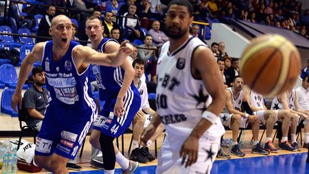 CSU Ploiești-U Mobitelco Cluj, 1-1 la general, în semifinalele Ligii Naționale de baschet masculin