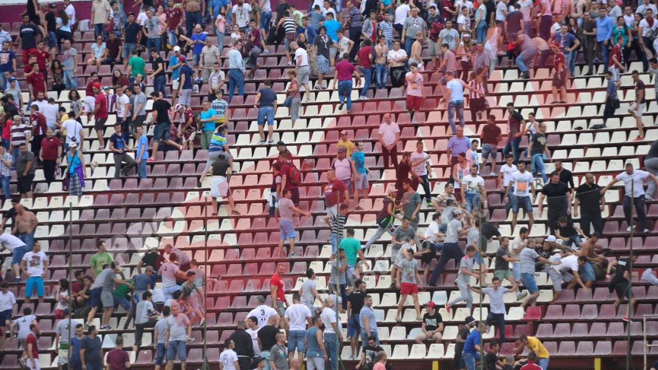 FOTO | Sărbătoare stricată de fani. Mai mulți suporteri giuleșteni s-au luat în bătaie în timpul aniversării a 91 de ani de existență a clubului