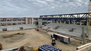 „Bijuteria” de 24 de milioane de euro din oraşul simbol al României e aproape gata. Noul stadion va fi o splendoare: „Va fi montat gazon hibrid”